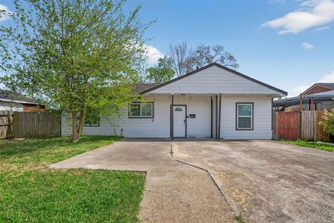 Photo of 1107 Christine Street, Houston, TX 77017 (MLS # 5554657)
