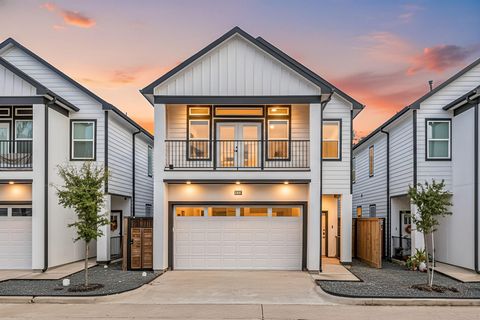 Photo of 6480 Tc Jester Boulevard, Houston, TX 77007 (MLS # 97202293)