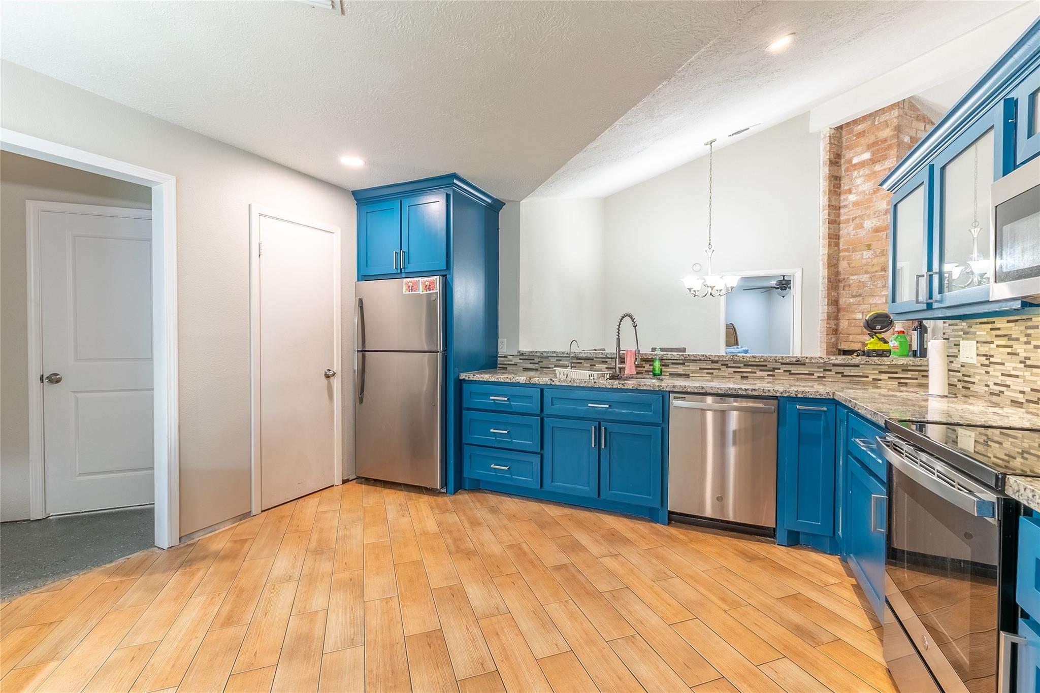 6323 Bridgegate Drive