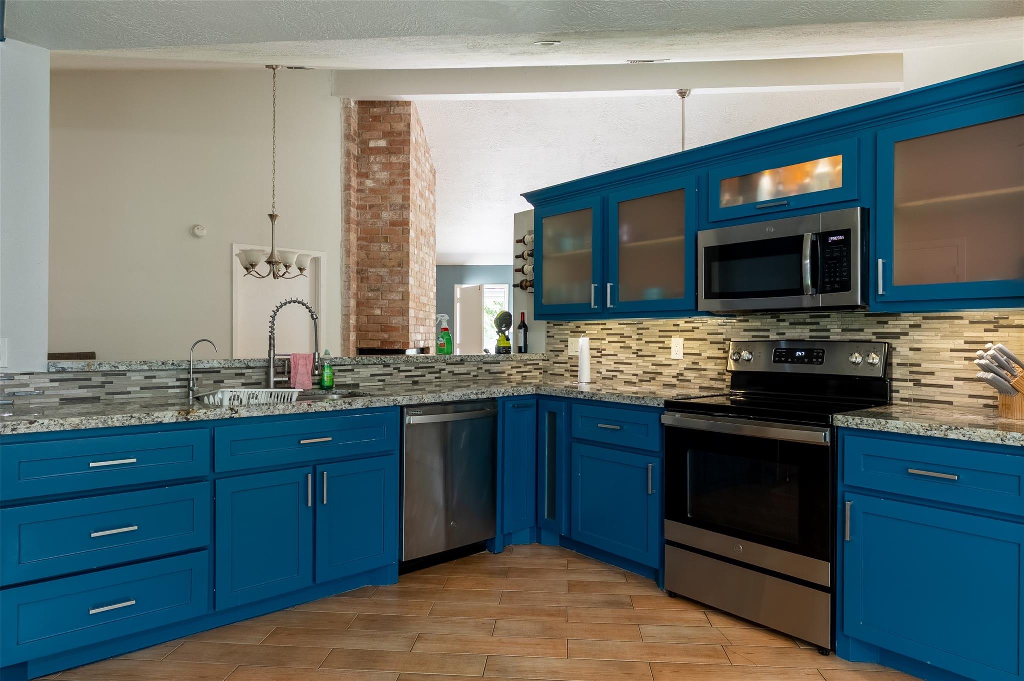 6323 Bridgegate Drive