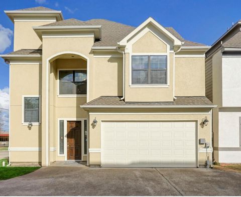 Photo of 7539 Highmeadow Dr, Houston, TX 77063 (MLS # 90686617)