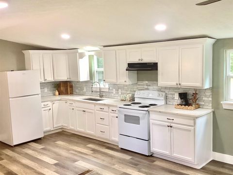 Tiny photo for 205 Collin Street, Livingston, TX 77351 (MLS # 7388210)