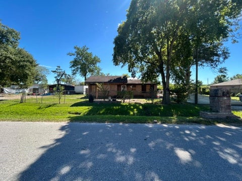 Photo of 5502 Apala Drive, Houston, TX 77032 (MLS # 62894120)