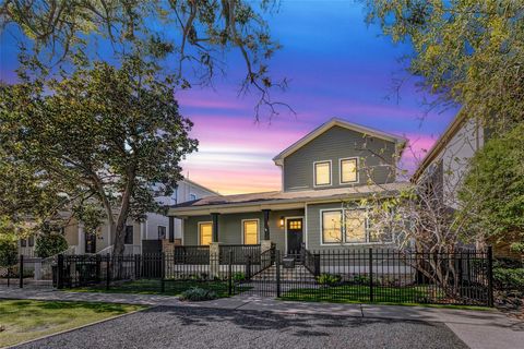 Photo of 2219 Columbia Street, Houston, TX 77008 (MLS # 80863660)