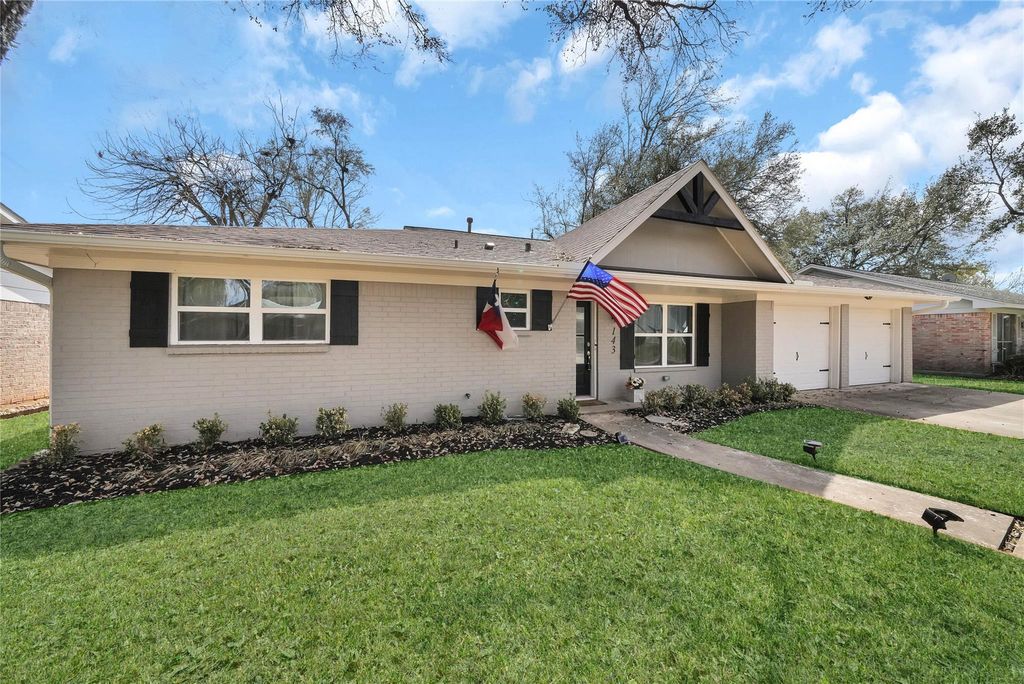 Photo of 143 Bluebonnet Street, Sugar Land, TX 77478 (MLS # 55349936)