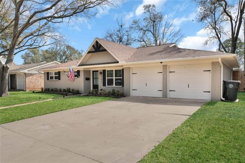 Photo of 143 Bluebonnet Street, Sugar Land, TX 77478 (MLS # 55349936)