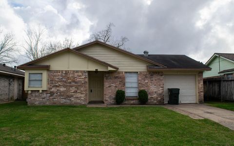 Photo of 4826 Redfish Reef Drive, Bacliff, TX 77518 (MLS # 34178785)