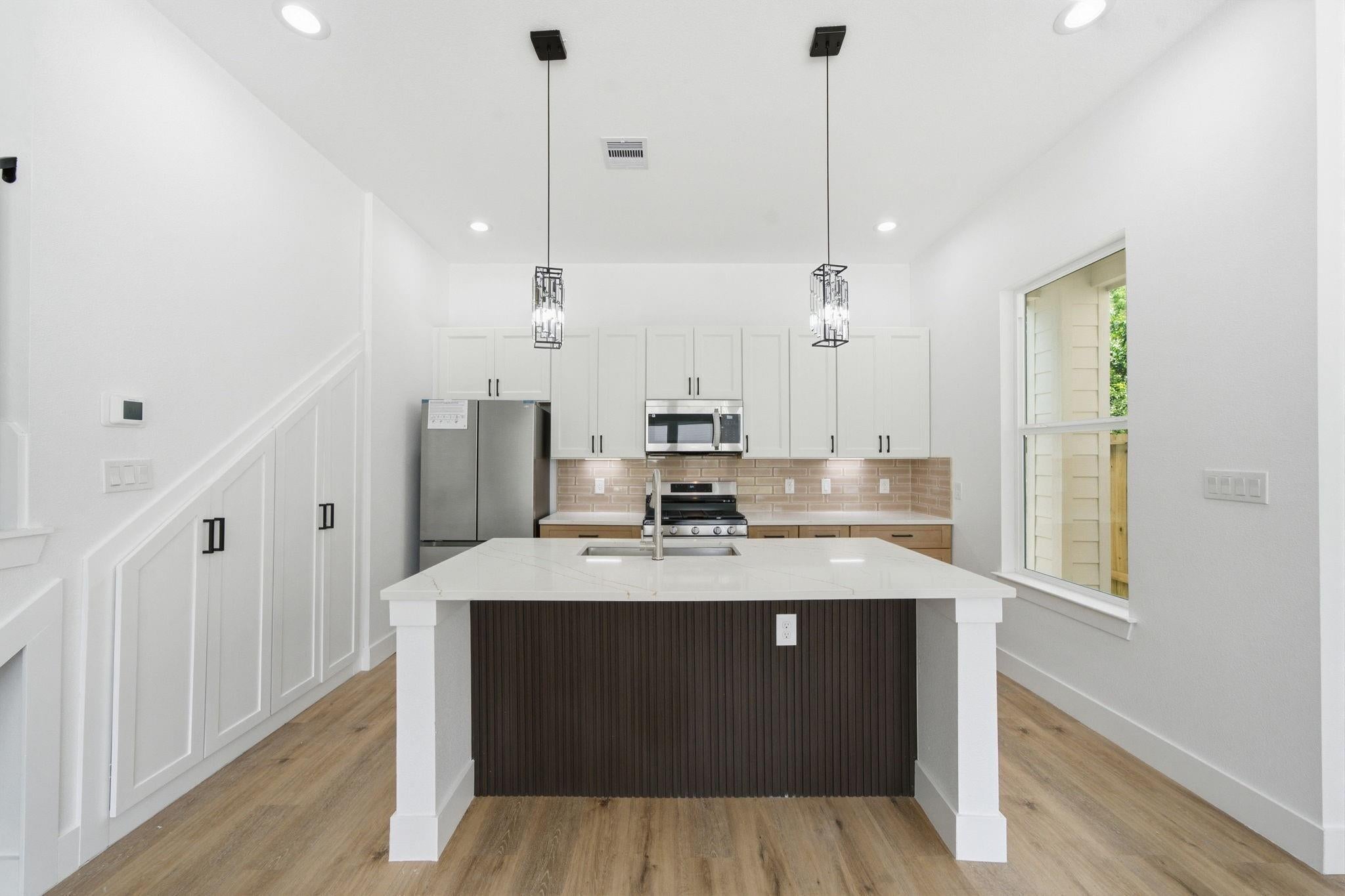 8908 Knoll Leaf Drive