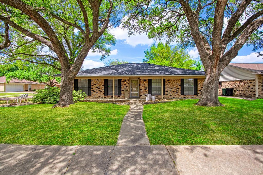 Photo of 5826 Autumn Forest Drive, Houston, TX 77092 (MLS # 29615809)