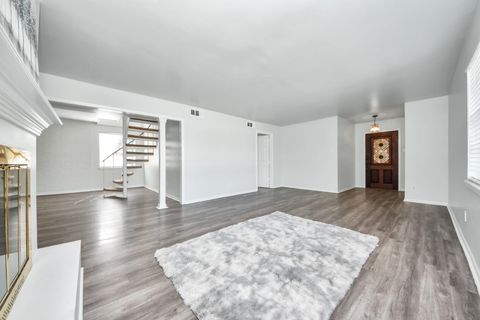 Tiny photo for 2711 Briarhurst Drive #18, Houston, TX 77057 (MLS # 83091951)
