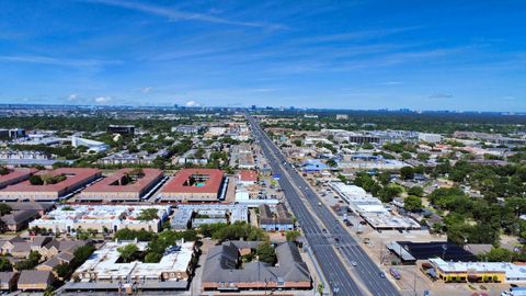 Tiny photo for 2711 Briarhurst Drive #18, Houston, TX 77057 (MLS # 83091951)