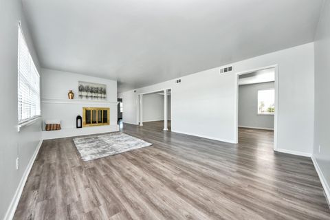 Tiny photo for 2711 Briarhurst Drive #18, Houston, TX 77057 (MLS # 83091951)