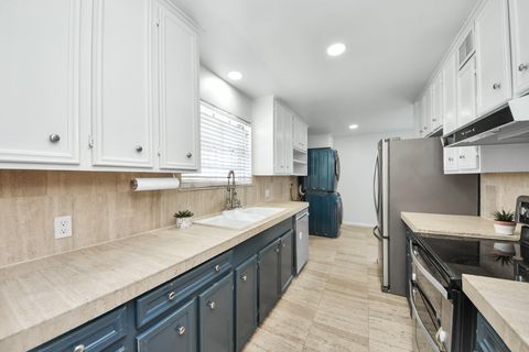 Tiny photo for 2711 Briarhurst Drive #18, Houston, TX 77057 (MLS # 83091951)