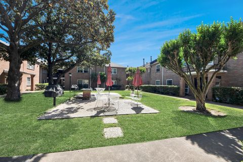 Tiny photo for 2711 Briarhurst Drive #18, Houston, TX 77057 (MLS # 83091951)