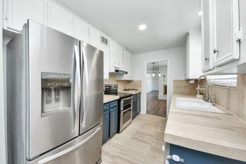 Tiny photo for 2711 Briarhurst Drive #18, Houston, TX 77057 (MLS # 83091951)