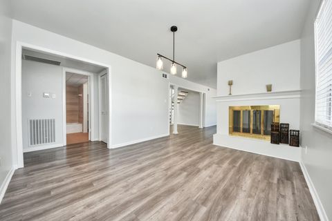 Tiny photo for 2711 Briarhurst Drive #18, Houston, TX 77057 (MLS # 83091951)