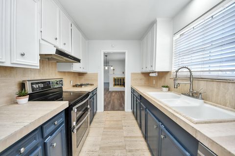 Tiny photo for 2711 Briarhurst Drive #18, Houston, TX 77057 (MLS # 83091951)