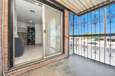 Tiny photo for 2711 Briarhurst Drive #18, Houston, TX 77057 (MLS # 83091951)