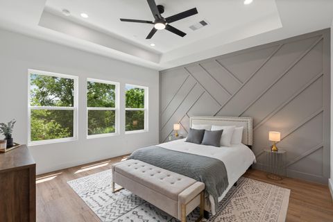 Photo of 826 Curtin Street #F, Houston, TX 77018 (MLS # 81102608)