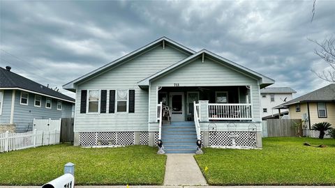 Photo of 711 31st Street, Galveston, TX 77550 (MLS # 26367011)