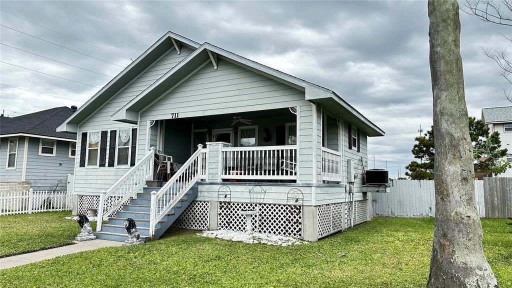 Photo of 711 31st Street, Galveston, TX 77550 (MLS # 26367011)