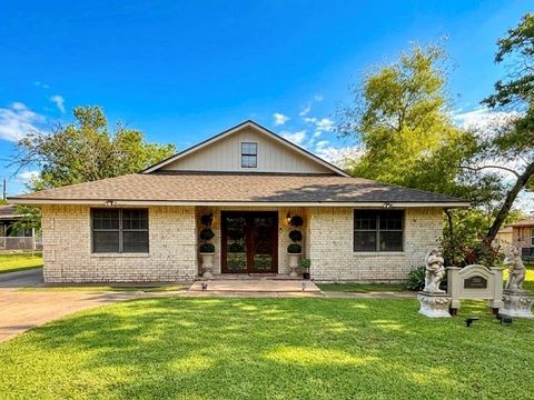 Photo of 1905 Yellowstone Street, Freeport, TX 77541 (MLS # 35658909)