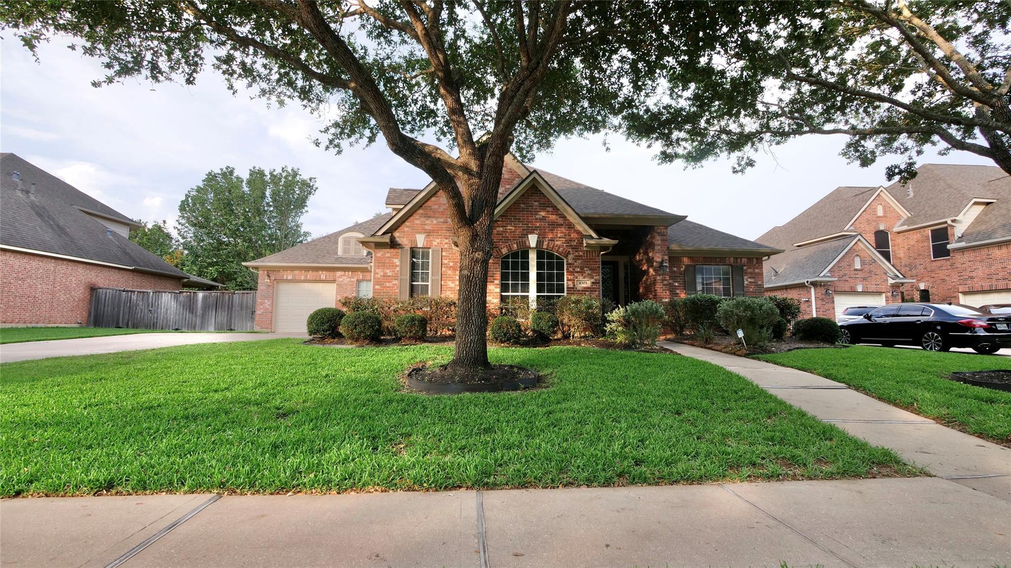 8303 Crescent Knolls Dr Drive