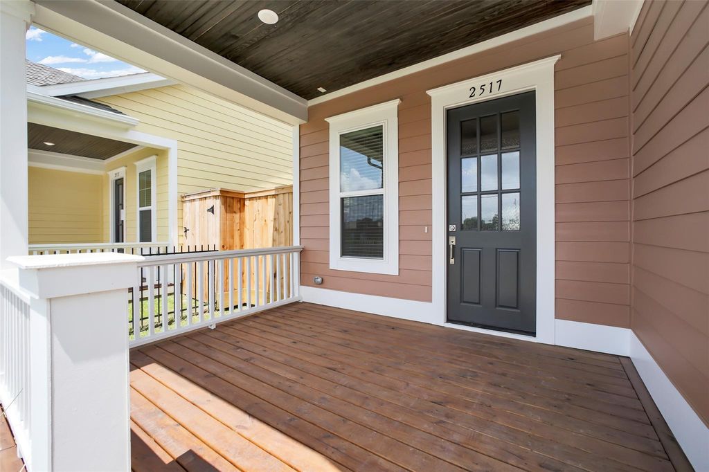 Photo of 2517 S Houston Avenue, Pearland, TX 77581 (MLS # 92652793)