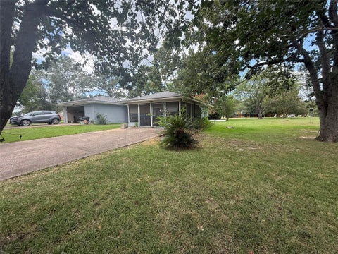 Photo of 15 Meadow Lake Drive, Trinity, TX 75862 (MLS # 20447014)