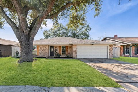 Photo of 710 N Kaufman Drive, Deer Park, TX 77536 (MLS # 21832782)
