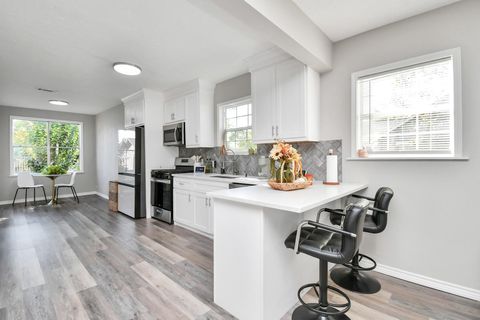 Homes For Sale - 115 Morrell Street<br/> Baytown, TX 77520