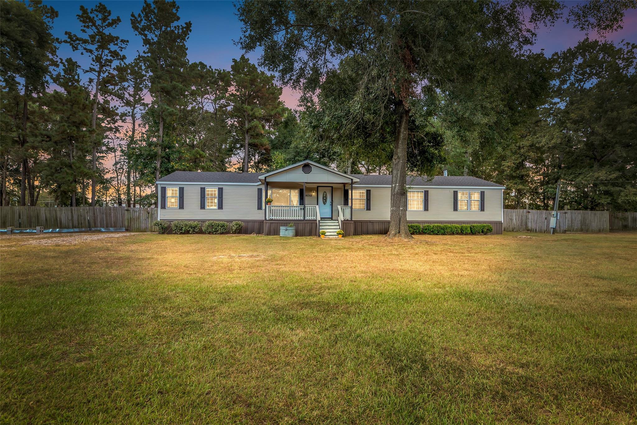 16352 Crockett Crossing