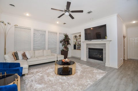 Townhouse For Sale - 13511 Brookbluff Lane Ln<br/> Harris County, Houston, TX 77077