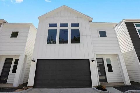 Photo of 105 W Whitney Street #B, Houston, TX 77018 (MLS # 58291393)