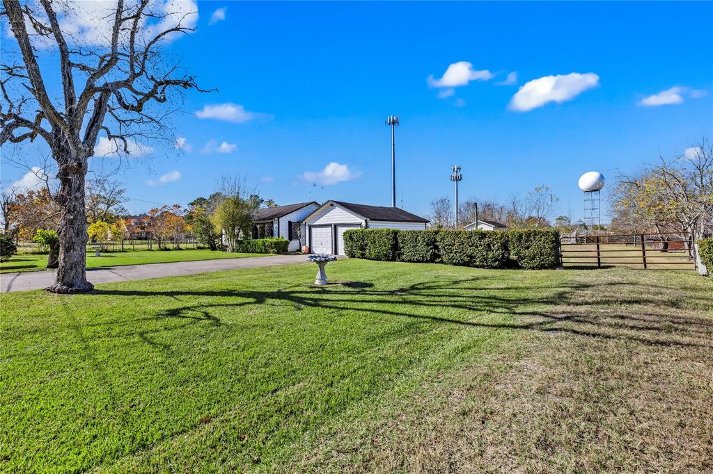 Photo of 1407 Bess Road, Dickinson, TX 77539 (MLS # 4146127)