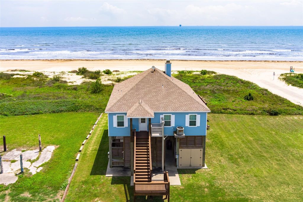 Photo of 774 Wommack Dr, Crystal Beach, TX 77650 (MLS # 11854174)