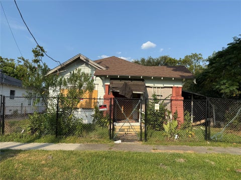 Photo of 2316 Everett Street, Houston, TX 77009 (MLS # 39089241)