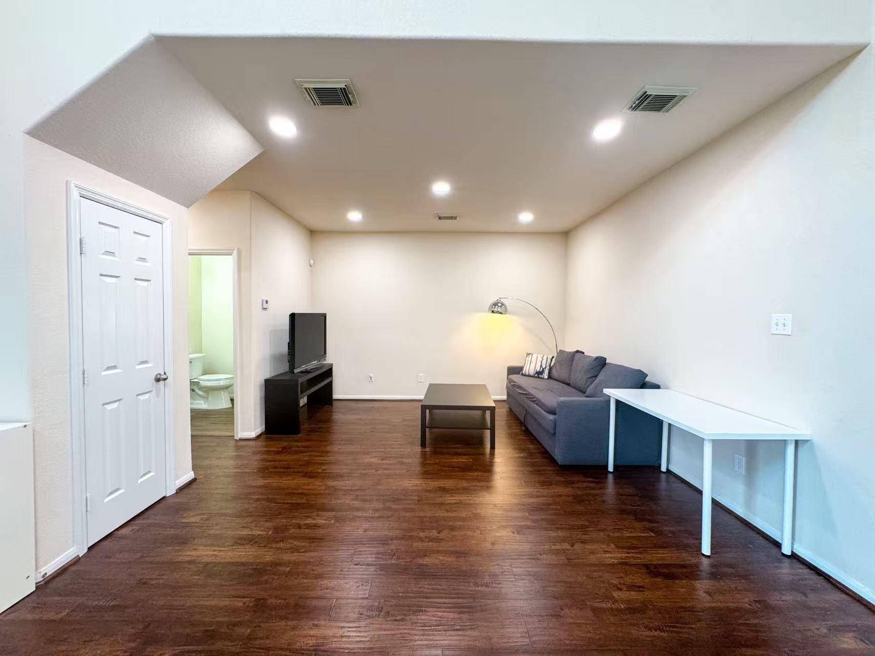 3923 Calgary Circle