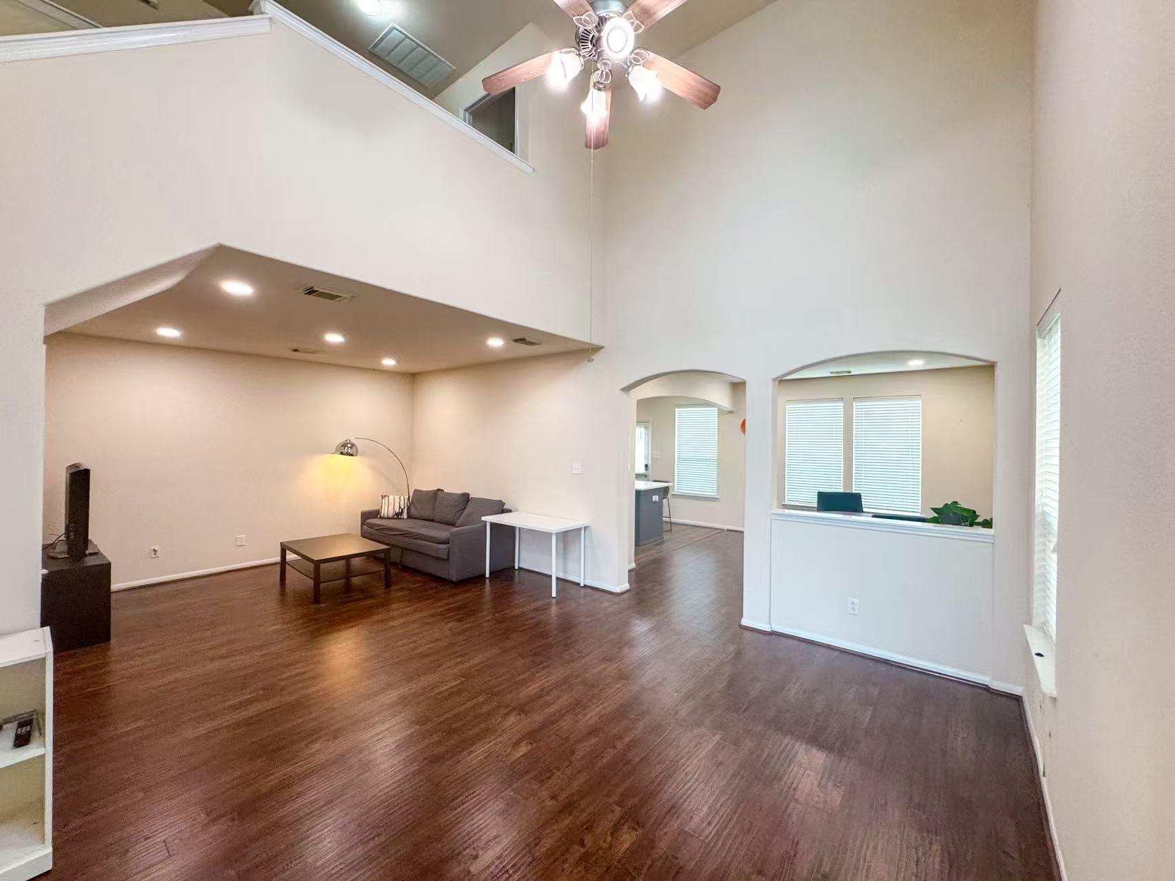 3923 Calgary Circle