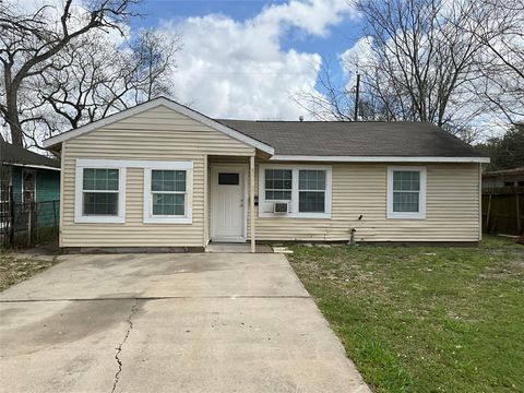 Photo of 6709 Kassarine Pass, Houston, TX 77033 (MLS # 47979324)