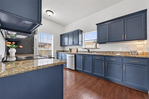 Photo of 214 Texas Street, Tomball, TX 77375 (MLS # 71931921)