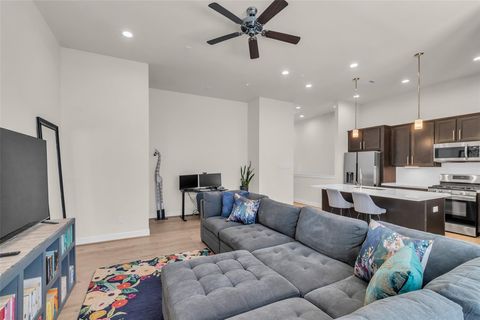 Tiny photo for 144 Knightsbridge Park Lane, Houston, TX 77018 (MLS # 71031382)