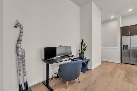 Tiny photo for 144 Knightsbridge Park Lane, Houston, TX 77018 (MLS # 71031382)