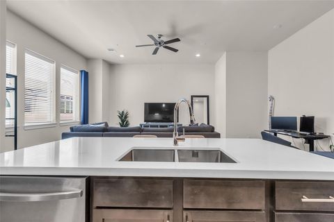 Tiny photo for 144 Knightsbridge Park Lane, Houston, TX 77018 (MLS # 71031382)