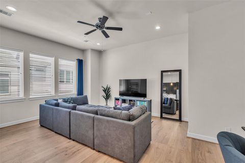 Tiny photo for 144 Knightsbridge Park Lane, Houston, TX 77018 (MLS # 71031382)