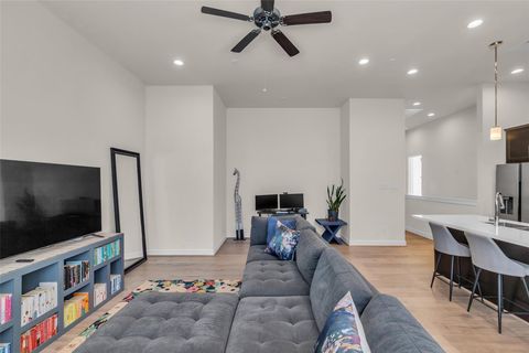 Tiny photo for 144 Knightsbridge Park Lane, Houston, TX 77018 (MLS # 71031382)