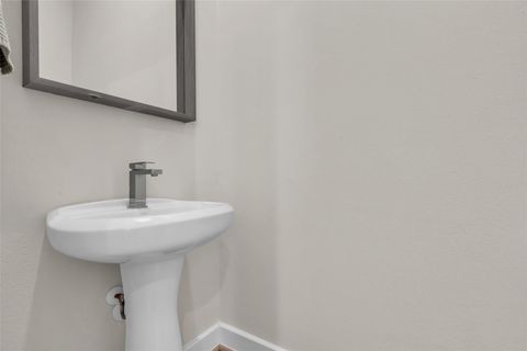 Tiny photo for 144 Knightsbridge Park Lane, Houston, TX 77018 (MLS # 71031382)