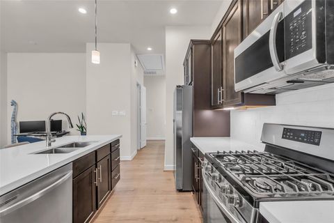 Tiny photo for 144 Knightsbridge Park Lane, Houston, TX 77018 (MLS # 71031382)