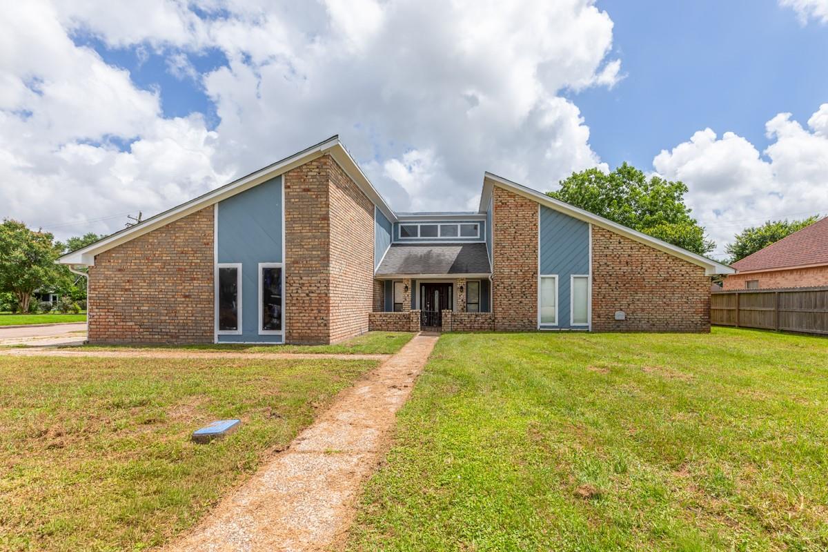 2120 Waverly Circle
