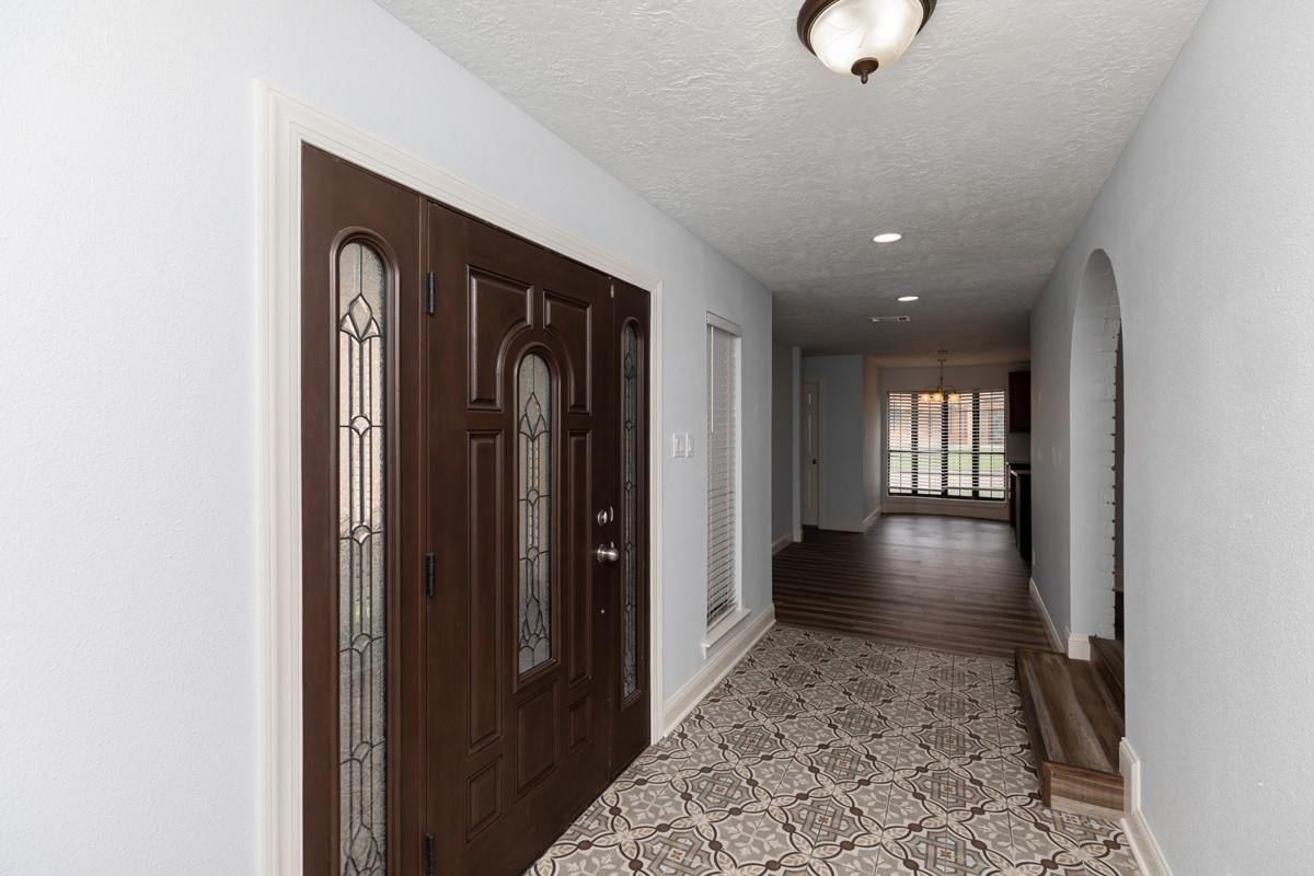 2120 Waverly Circle